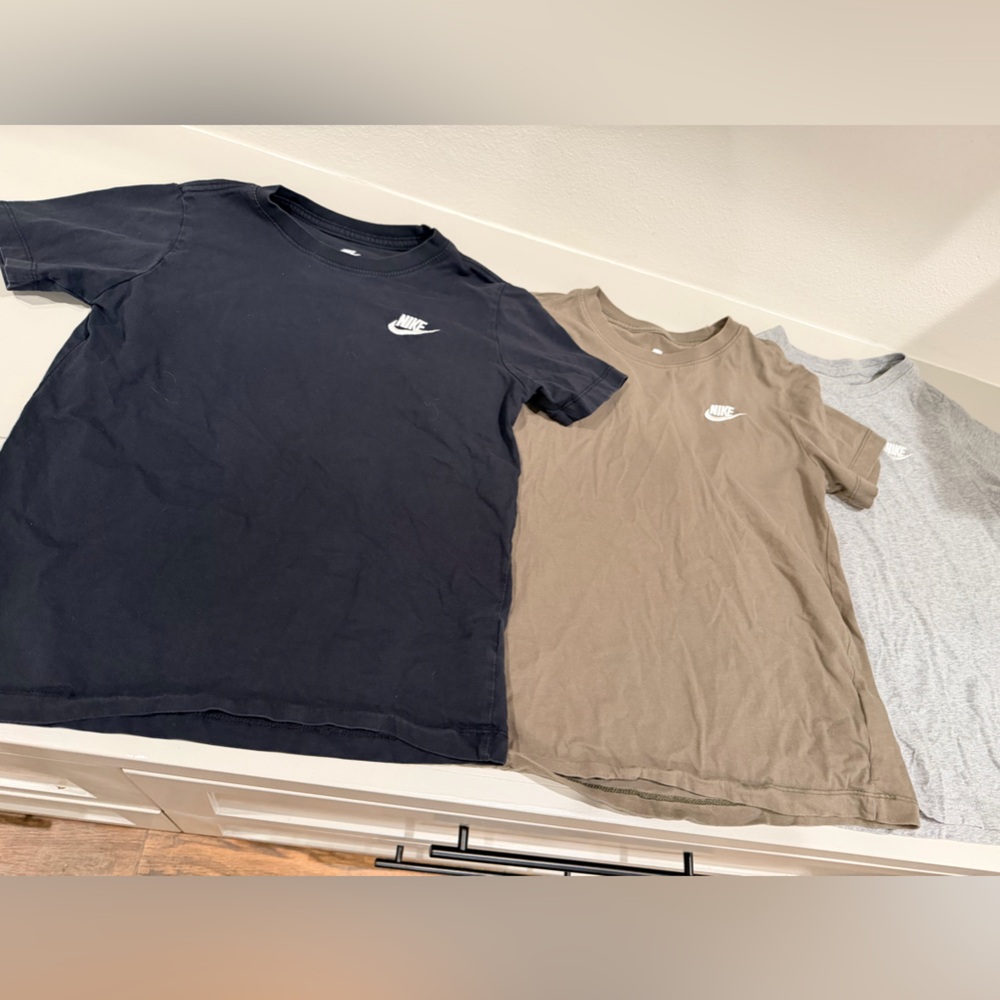 Nike Yth Lrg T-Shirts